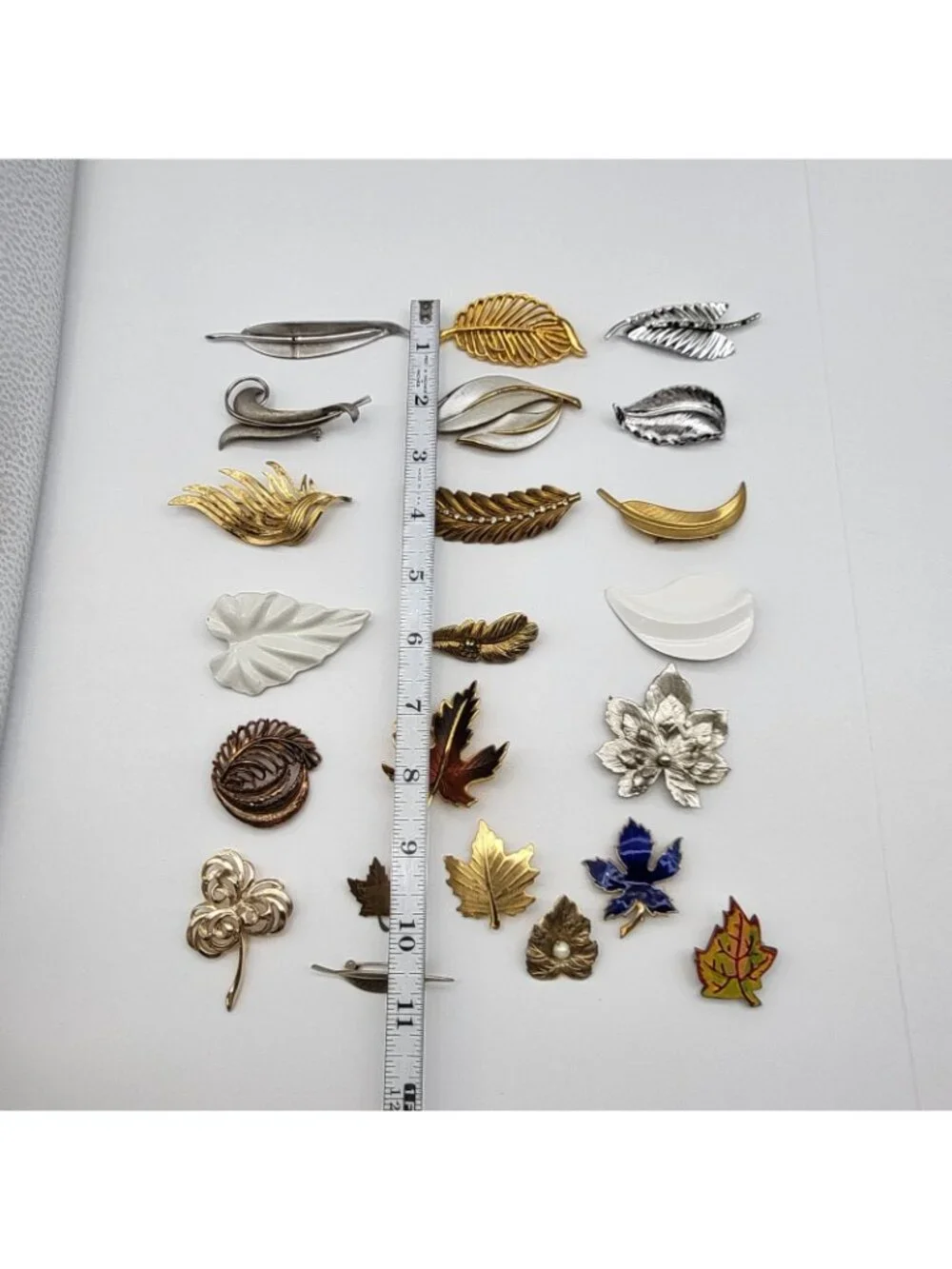 Fab Vintage Brooch pin lot leaf feather leaves some signed 22 piece Boho